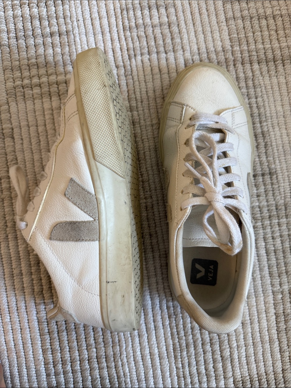 Veja White T2 Leather Low-Top Sneakers with Gray V Detail